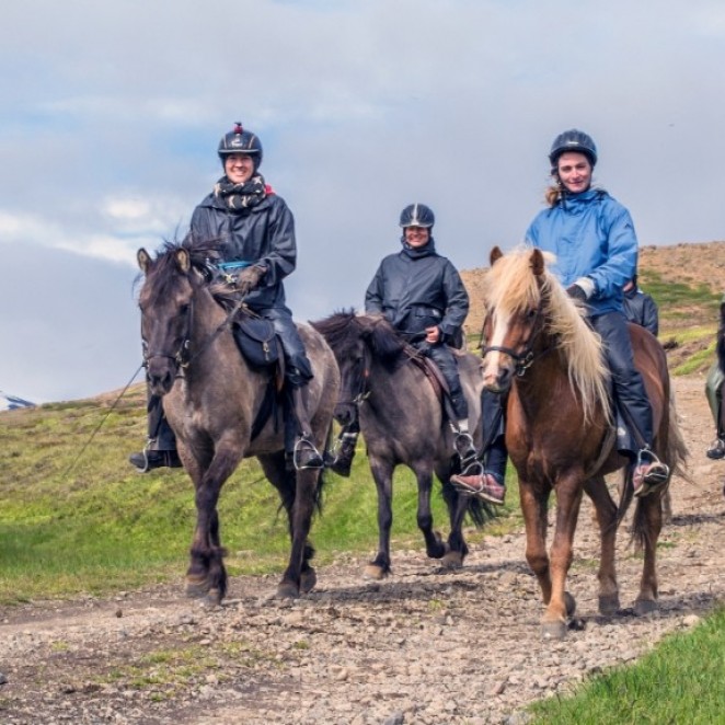 Beginners discovering the surrounding of Grýtubakki